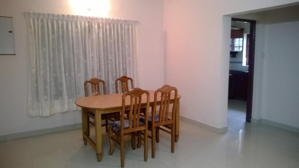 Indeevaram Apartments Kovalam Habitación foto